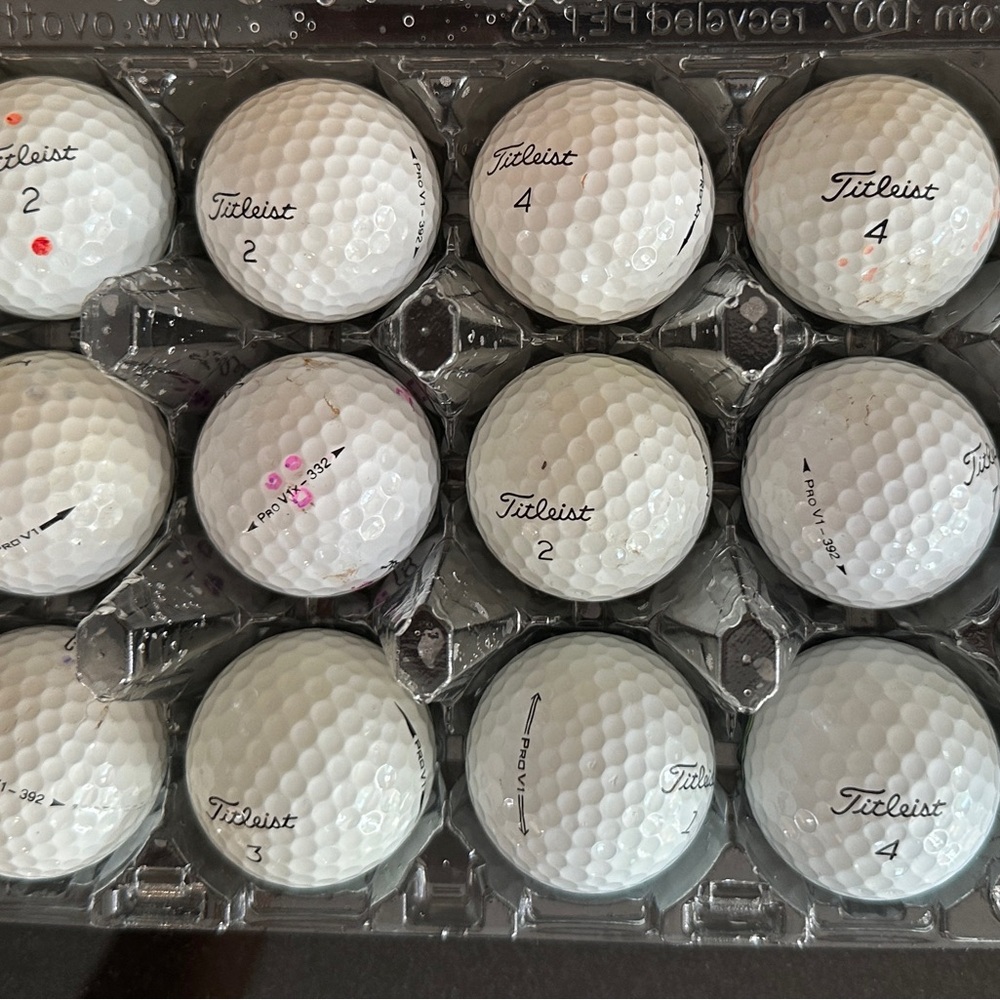 12 Titleist Pro V1 golf balls - clean, used